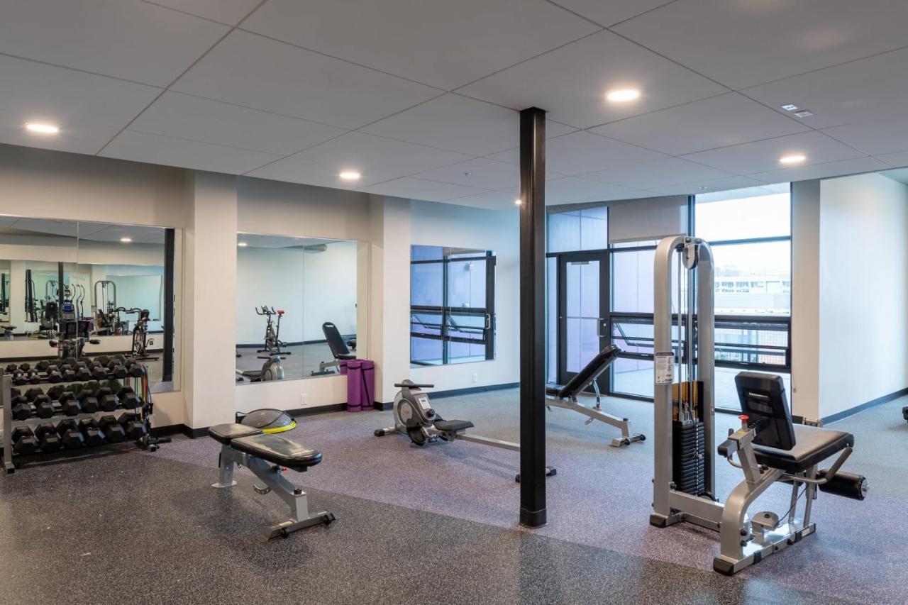 Modern 1Br Apt With Skywalk To Fiserv, Rooftop, And Parking Milwaukee Dış mekan fotoğraf